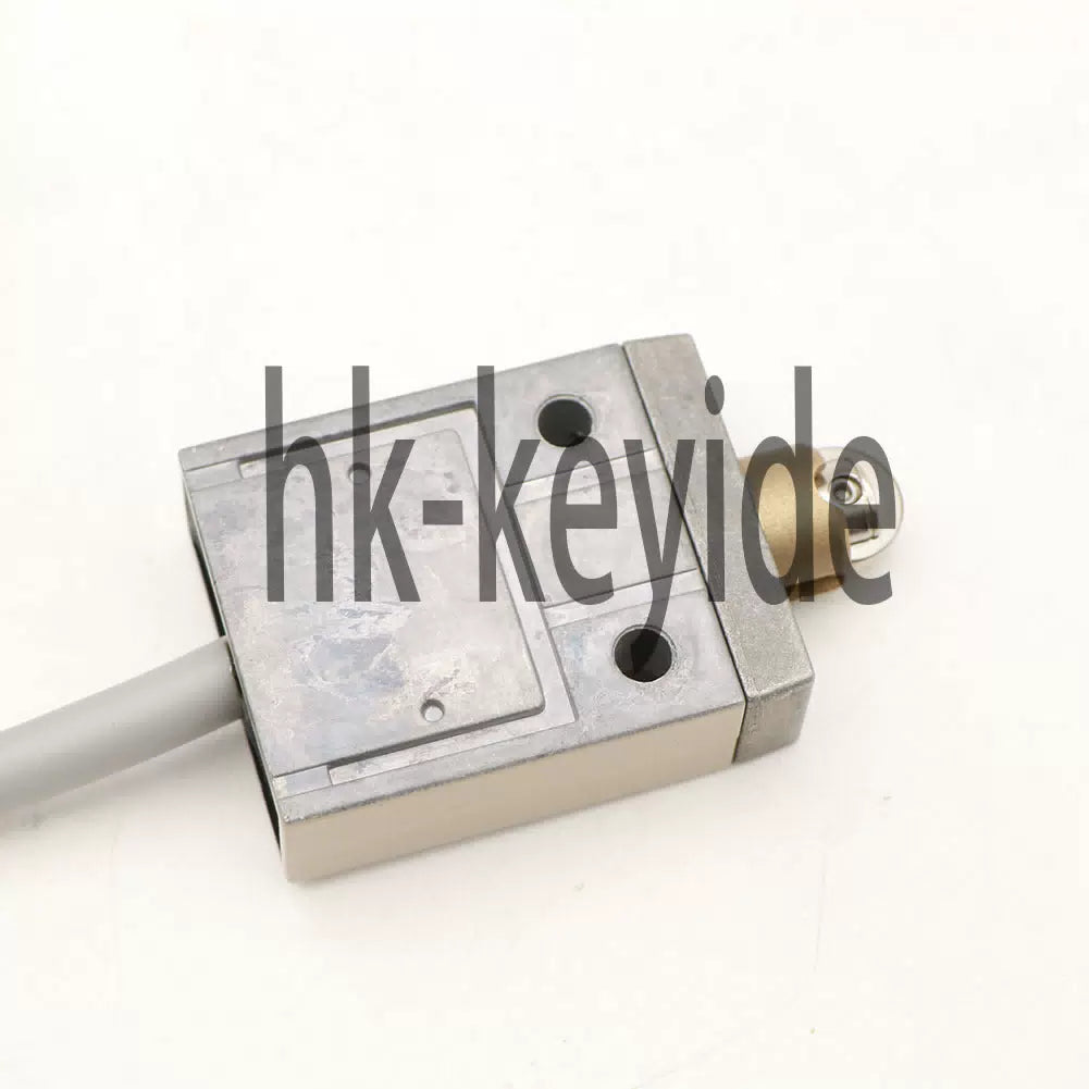 1Pcs azbil 914CE2-3 travel switch [3]