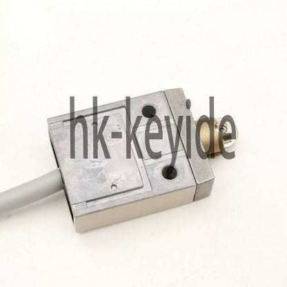 1Pcs azbil 914CE2-3 travel switch [3]
