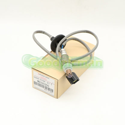 FOR MD320350 Mitsubishi Van four-wheel drive PD6W front oxygen sensor 1PCS