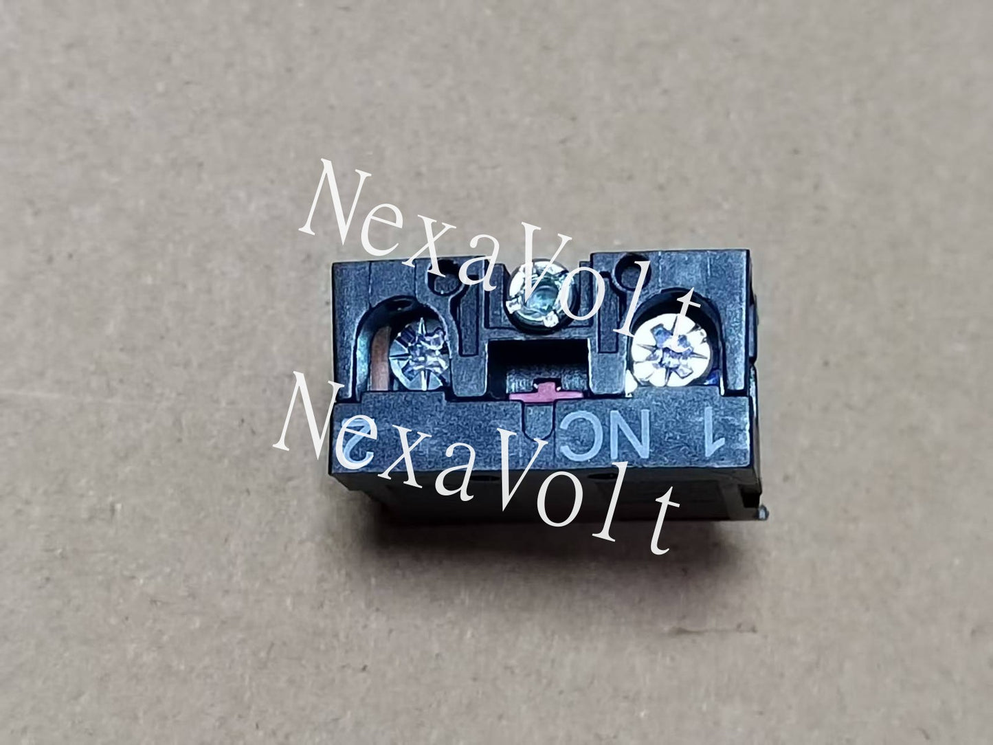 1PC CHNT NP2-BE102 Button Contact Auxiliary Contact 1NC
