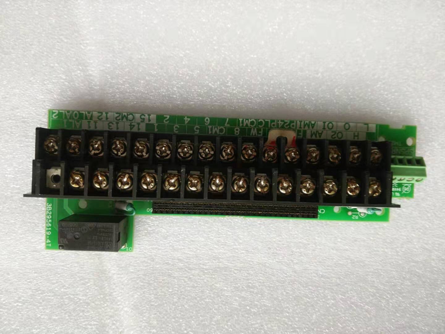 3B295619-4T - HITACHI