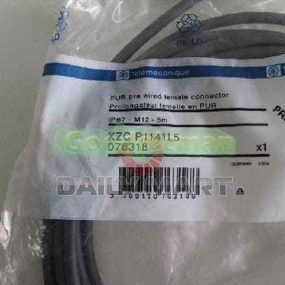 SCHNEIDER TELEMECANIQUE XZCP1141L5 Photoelectric Sensor Connector PLC FREE SHIP