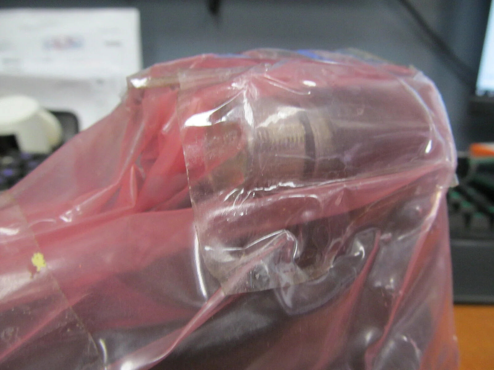 Allen-Bradley MPLB430PMJ72AA Servo Motor - High Precision Servo Motor - Industrial Servo Motor - 200VAC, 60Hz, 1HP, 3000 RPM - ALLEN-BRADLEY [1]