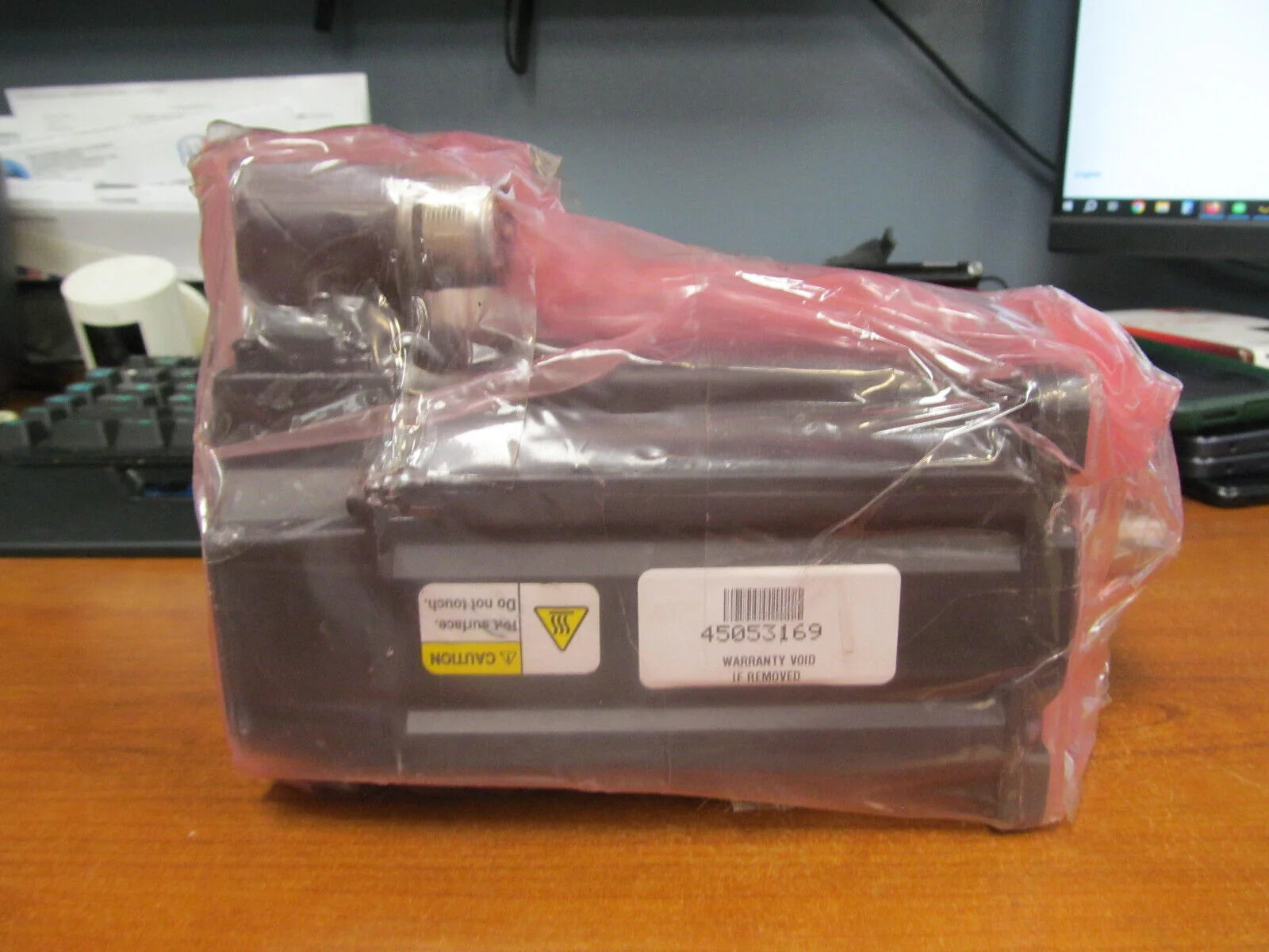 Allen-Bradley MPLB430PMJ72AA Servo Motor - High Precision Servo Motor - Industrial Servo Motor - 200VAC, 60Hz, 1HP, 3000 RPM - ALLEN-BRADLEY [13]