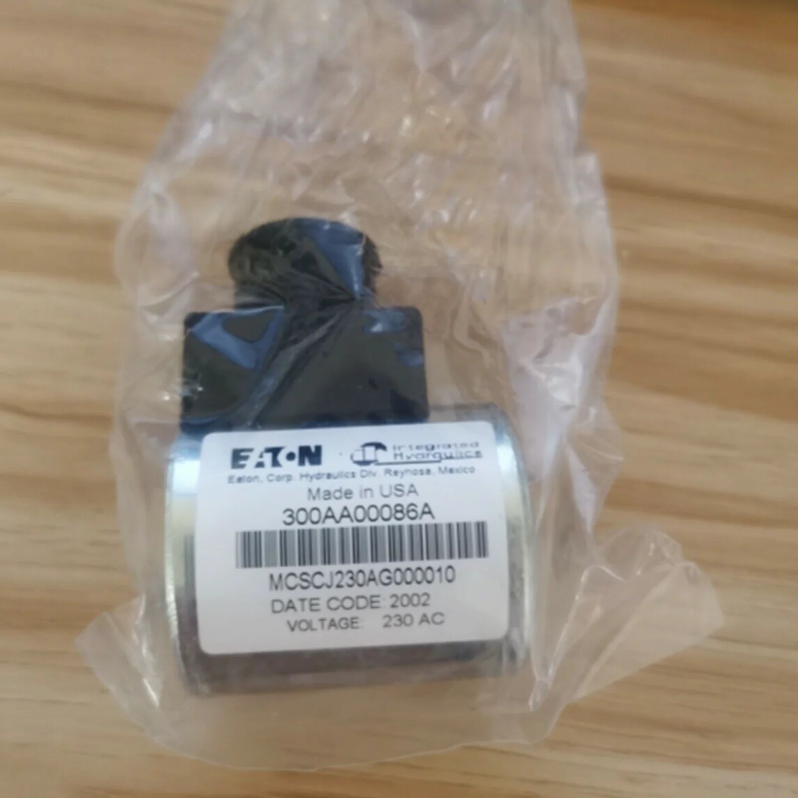 Eaton Vickers Solenoid Coil 230VAC 300AA MCSCJ230AG000010 - EATON [1]