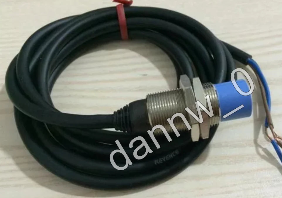 KEYENCE ED-118U Proximity Switch - High-Quality Sensor Switch for industrial and home use - KEYENCE [3]