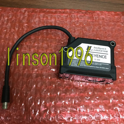 Keyence IL-300 Laser Displacement Sensor Fast - KEYENCE [1]