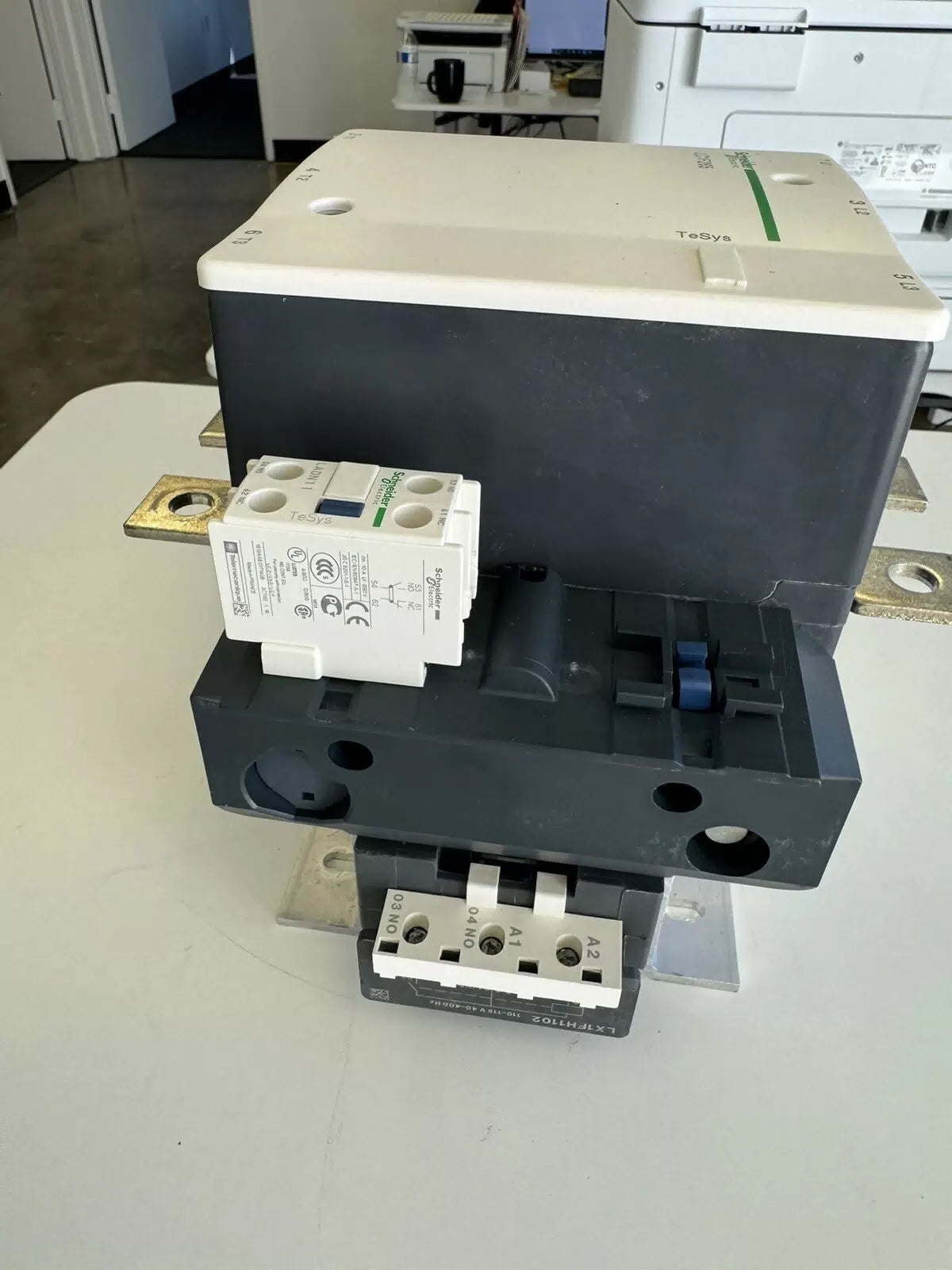 LC1F265 Schneider Electric 350 Amp Contactor 120V Coil #E [2]