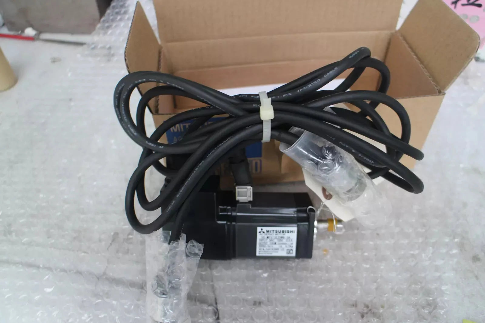 MITSUBISHI HC-MFS13E2DW6-S8 Servo Motor, New In Box - MITSUBISHI [1]