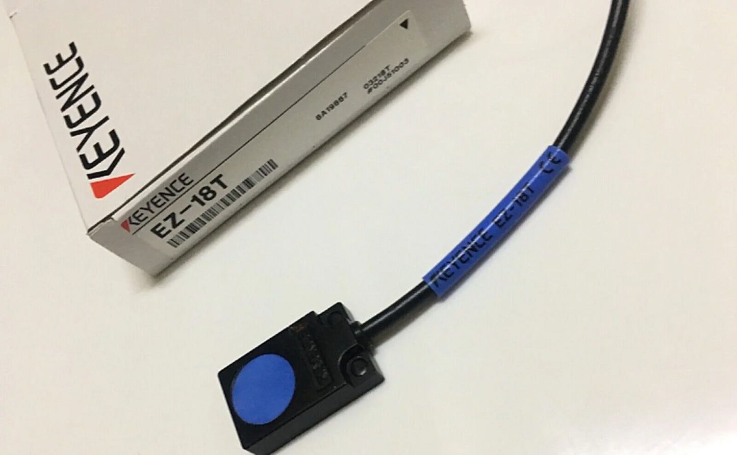 NEW KEYENCE EZ-18T Proximity Switch Sensor - Close Proximity Switch with 180 Degree Rotation and 1000V DC Input - industrial and domestic applications - Easy to install and reliable - KEYENCE [1]