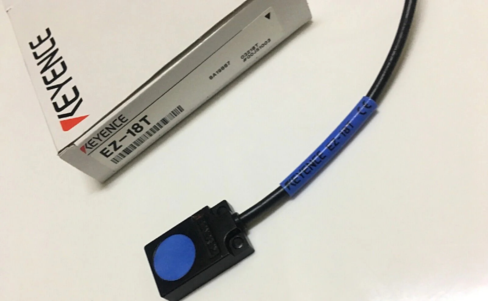 NEW KEYENCE EZ-18T Proximity Switch Sensor - Close Proximity Switch with 180 Degree Rotation and 1000V DC Input - industrial and domestic applications - Easy to install and reliable - KEYENCE [1]