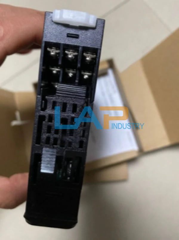 New OMRON E5DC-QX2ASM-822 Temperature Controller 100-240VAC - OMRON [2]