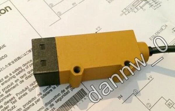 OMRON 1PC Photoelectric Sensor E3S-RS30E4-30 - OMRON [2]