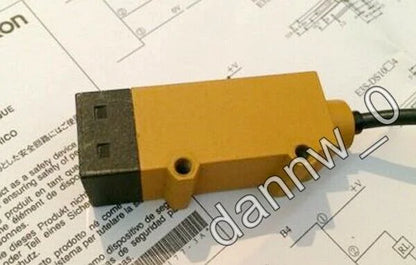 OMRON 1PC Photoelectric Sensor E3S-RS30E4-30 - OMRON [2]