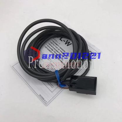 OMRON TL-W5MC1 Proximity switch (1PCS) [4]