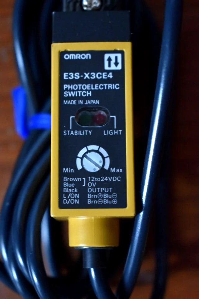 Omron E3S-X3CE4 Photoelectric Switch – High-Performance PLC Control Element - OMRON [1]