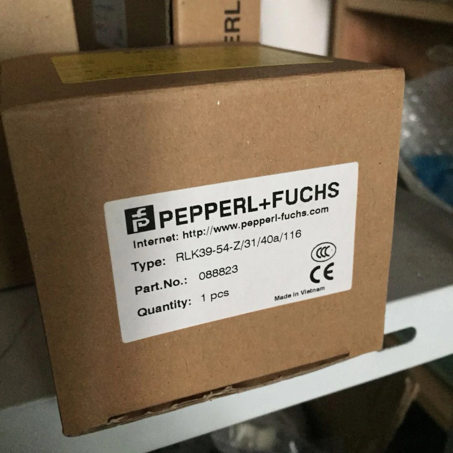 Pepperl+Fuchs RLK39-54-Z/31/40a/116 Photoelectric Switch Sensor with 54-inch Resolution and Z-axis Sensor - PEPPERL+FUCHS [1]