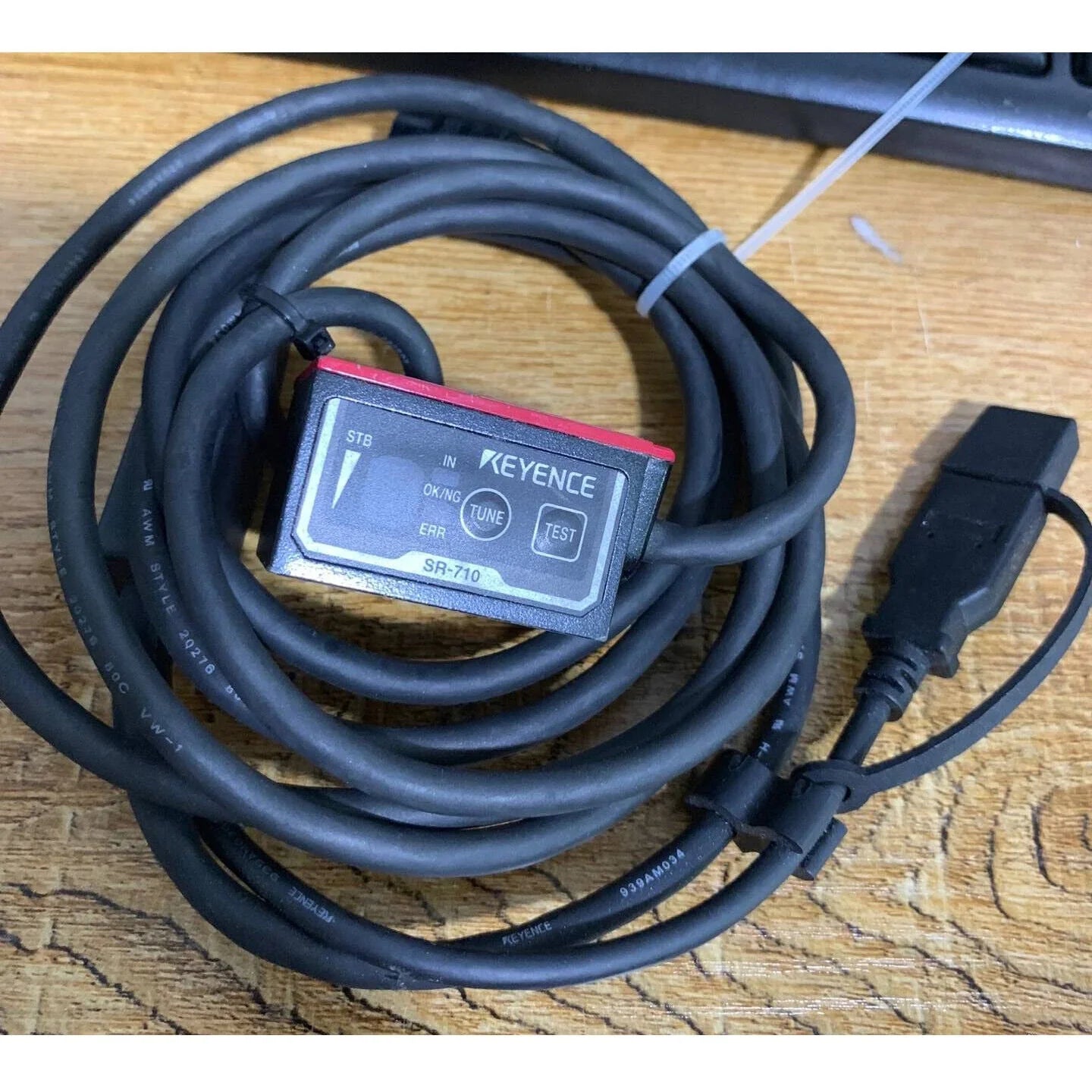 Used Bar Code Reader – KEYENCE SR-710, Tested and Working - KEYENCE [2]