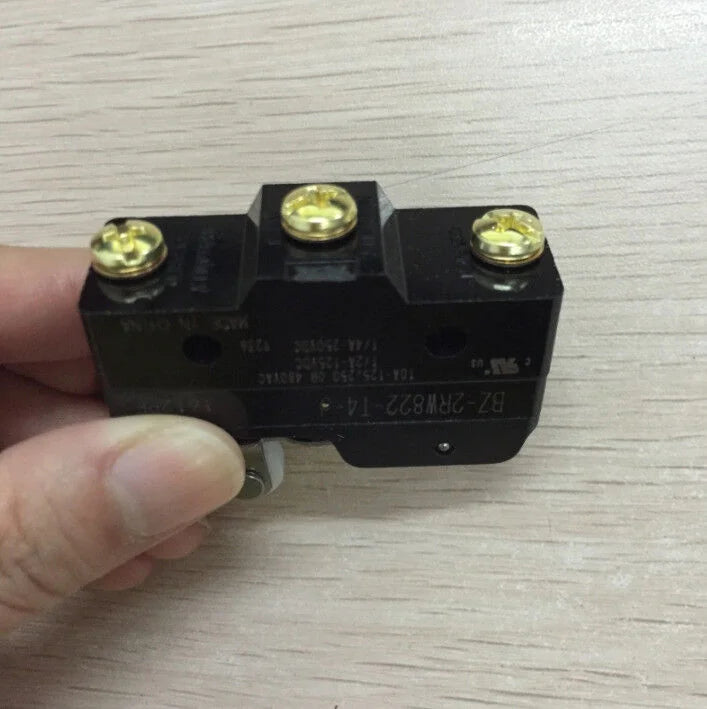 new 1PC Azbil BZ-2RW822-T4-J BZ2RW822T4J Limit Switch - AZBIL [3]