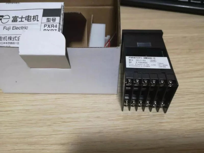 new 1PC Fuji PXR4TCY1-8W000-C Temperature Controller PXR4TCY18W000C In Box - FUJI [1]