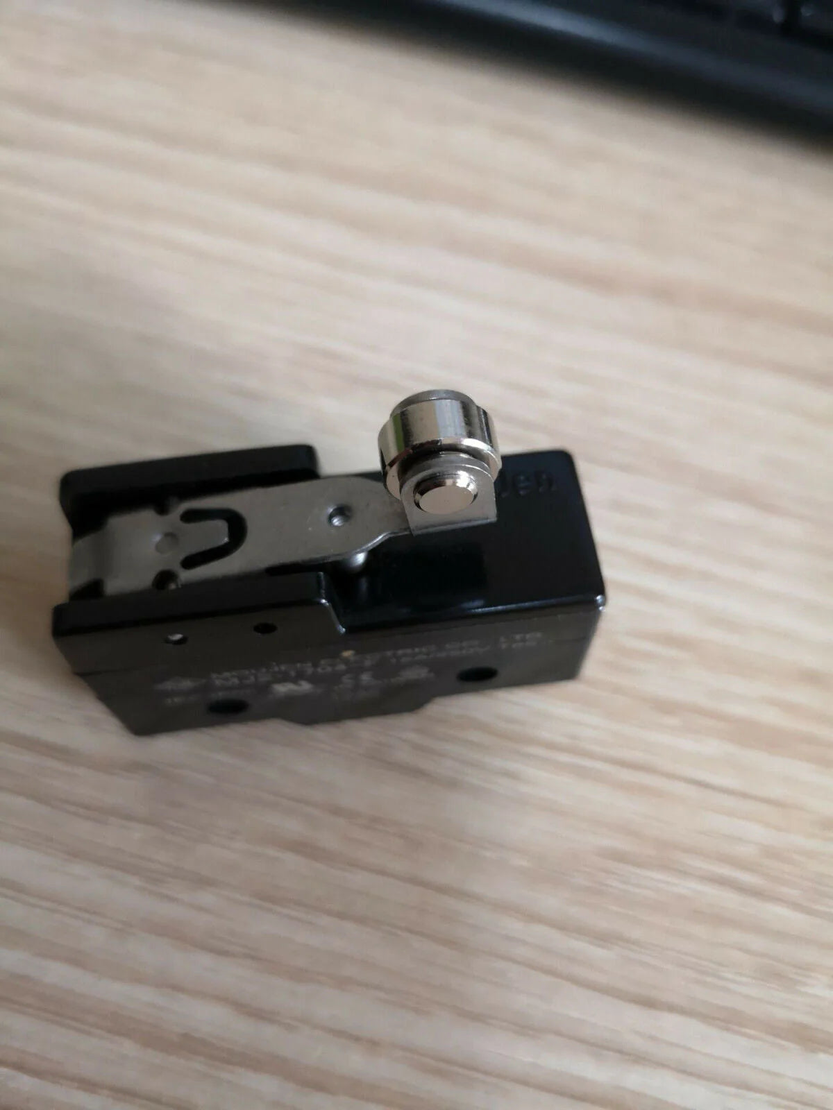 new 1PC Moujen MJ2-1704-F Limit Switch *TT - MOUJEN [4]