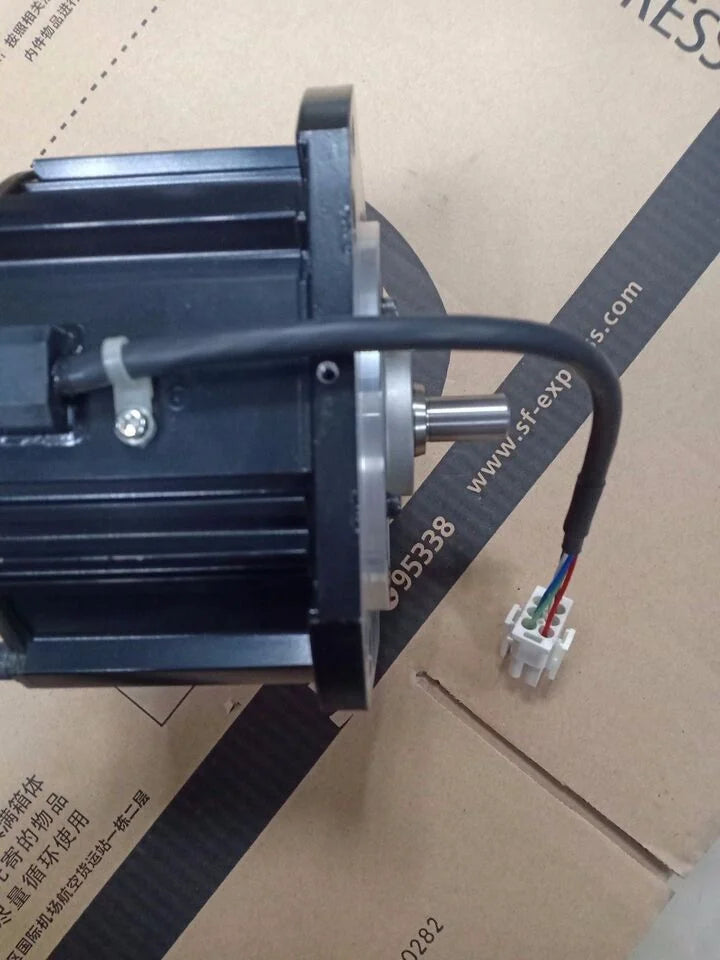 new 1PC YASKAWA SGMRS-06A2B-YR13 Servo Motor In Box ping - YASKAWA [1]