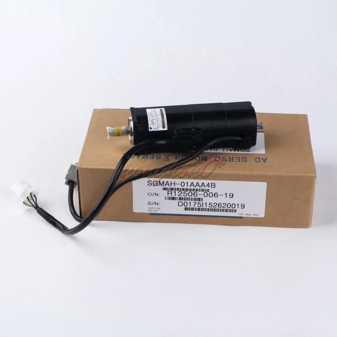 new 1PC Yaskawa SERVO MOTOR SGMAH-01AAA4B - YASKAWA [3]