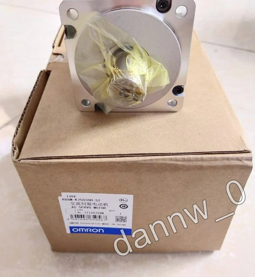 new In Box Omron R88M-K75030H-S2 AC Servo Motor - OMRON [1]