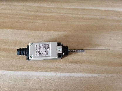 new Omron D4V-8169Z Limit Switch D4V8169Z One - OMRON [2]