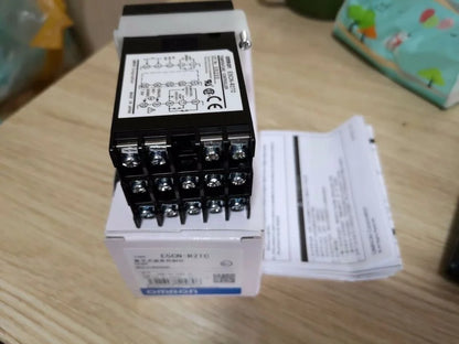 new Omron E5CN-R2TC Temperature Controller One E5CZR2TC - OMRON [4]