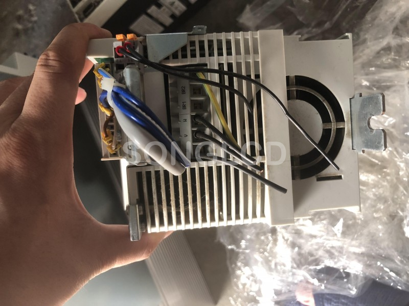 Lenze Inverter E82EV302-4C - KOEED