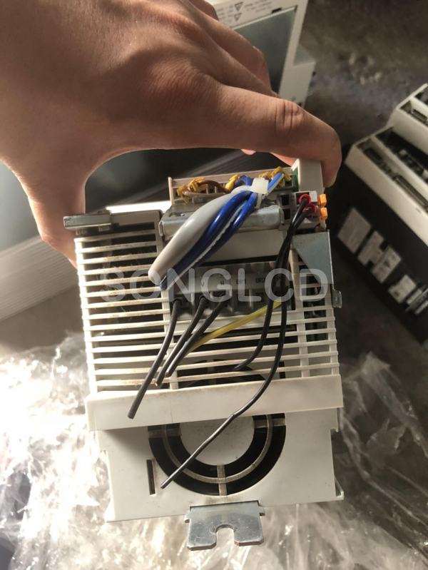 Lenze Inverter E82EV302-4C - KOEED