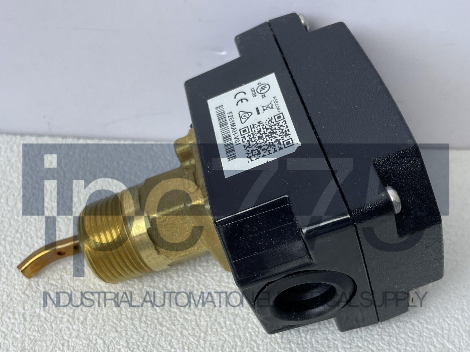 Johnson Controls F261MAH-V01C 1-Piece Smart Thermostat - JOHNSON CONTROLS