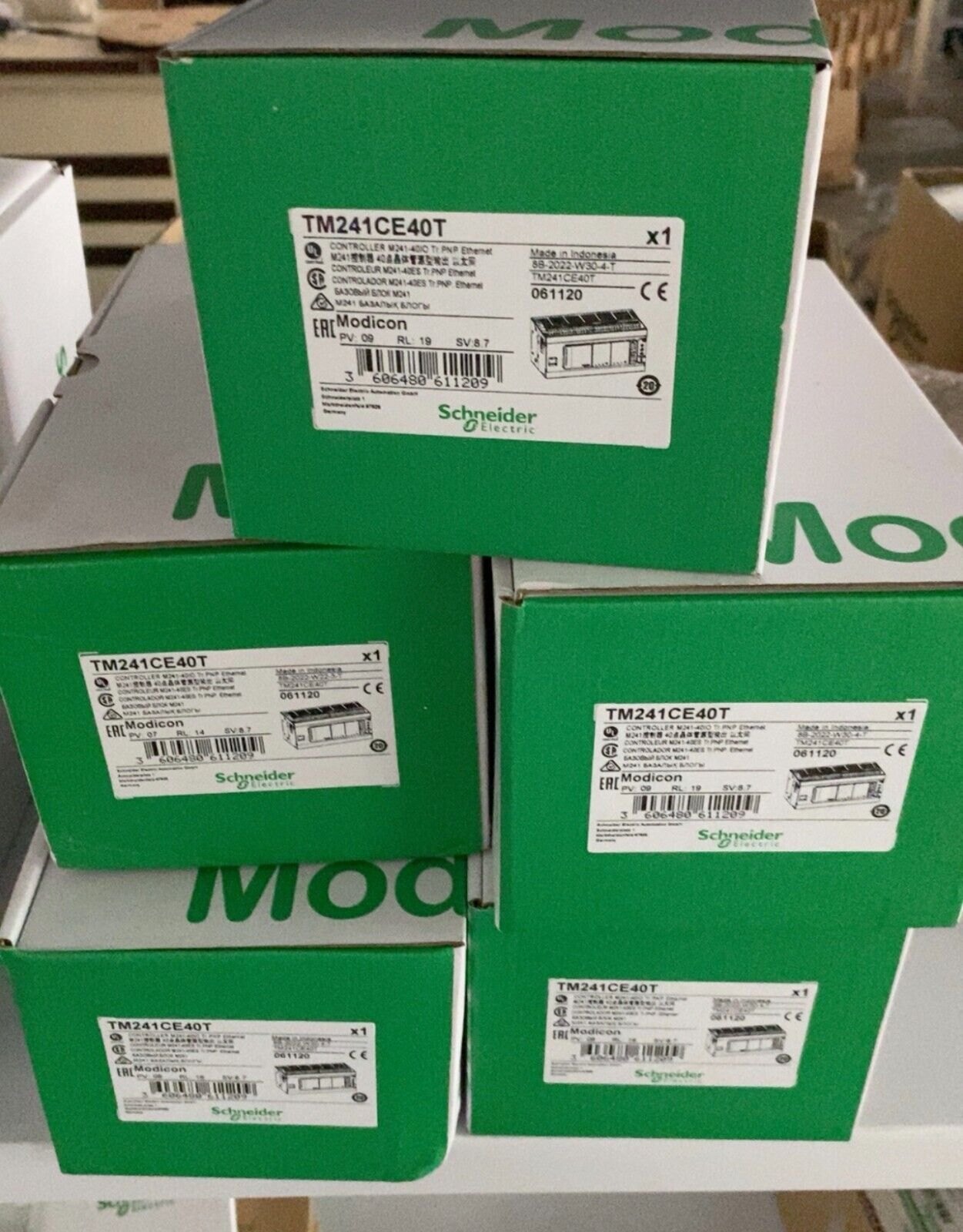 1pcs Schneider TM241CE40T - SCHNEIDER