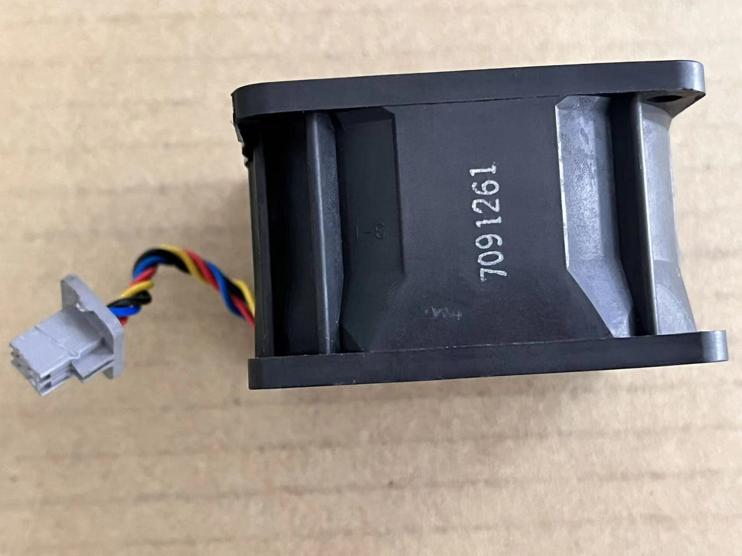 new NMB 2415RL-04W-B76 6038 6CM 12V 1.00A server cooling fan E51