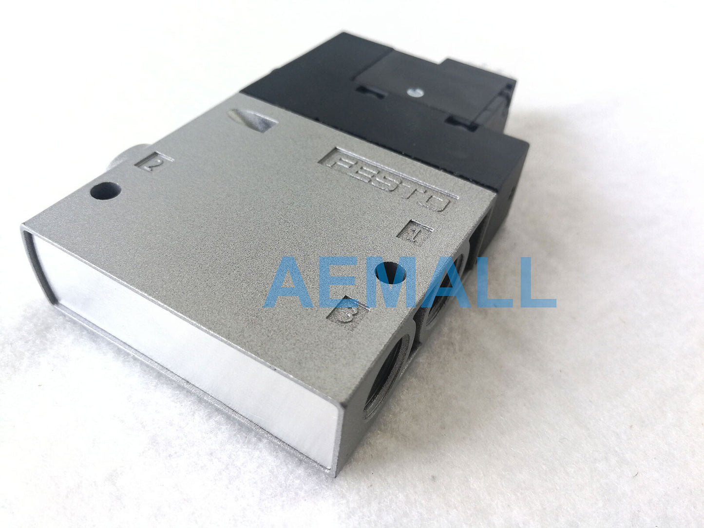 1pc Festo Solenoid Valve CPE18-M1H-3GLS-1/4 163145 Solenoid Valve