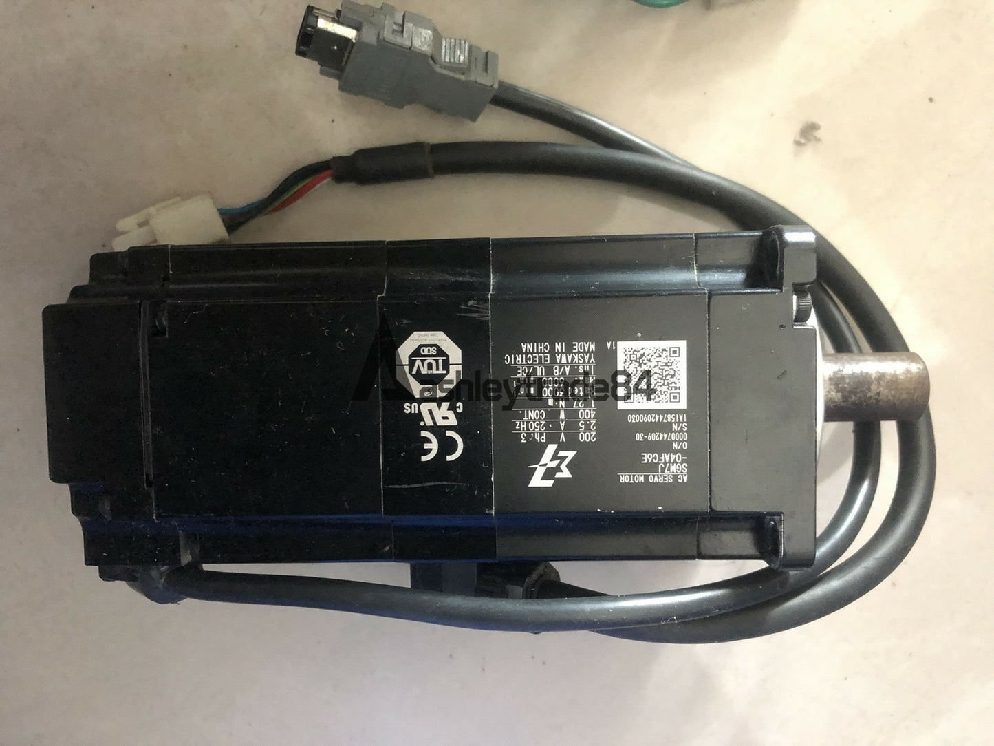 used 1PCS  Yaskawa servo motor SGM7J-04AFC6E Tested Good