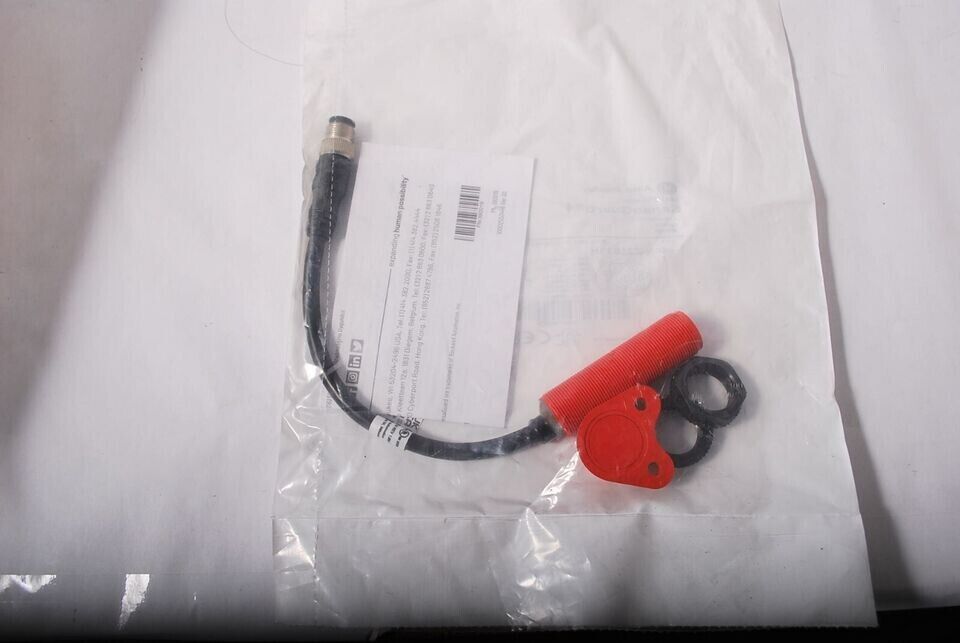 Allen Bradley SensaGuard Ser B FW 1.005 Non-Contact Switch - ALLEN BRADLEY