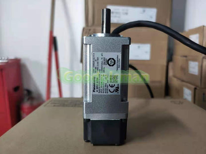 PANASONIC MSMF012L1U2M SERVO MOTOR MSMF012L1U2M 1Pcs/