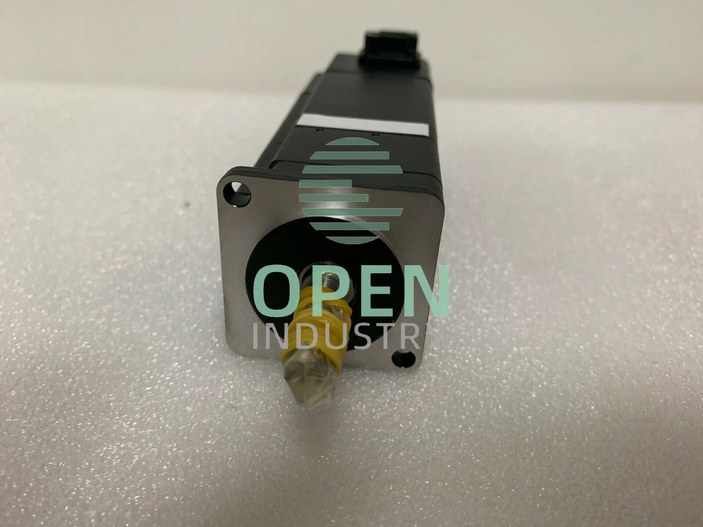 1PCS YASKAWA SGMAS-A5ACA21 AC SERVO MOTOR 3000RPM 0.66A 200V 50W