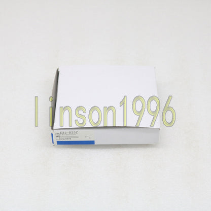ONE OMRON Fiber Optic Sensor E32-D25Z - OMRON