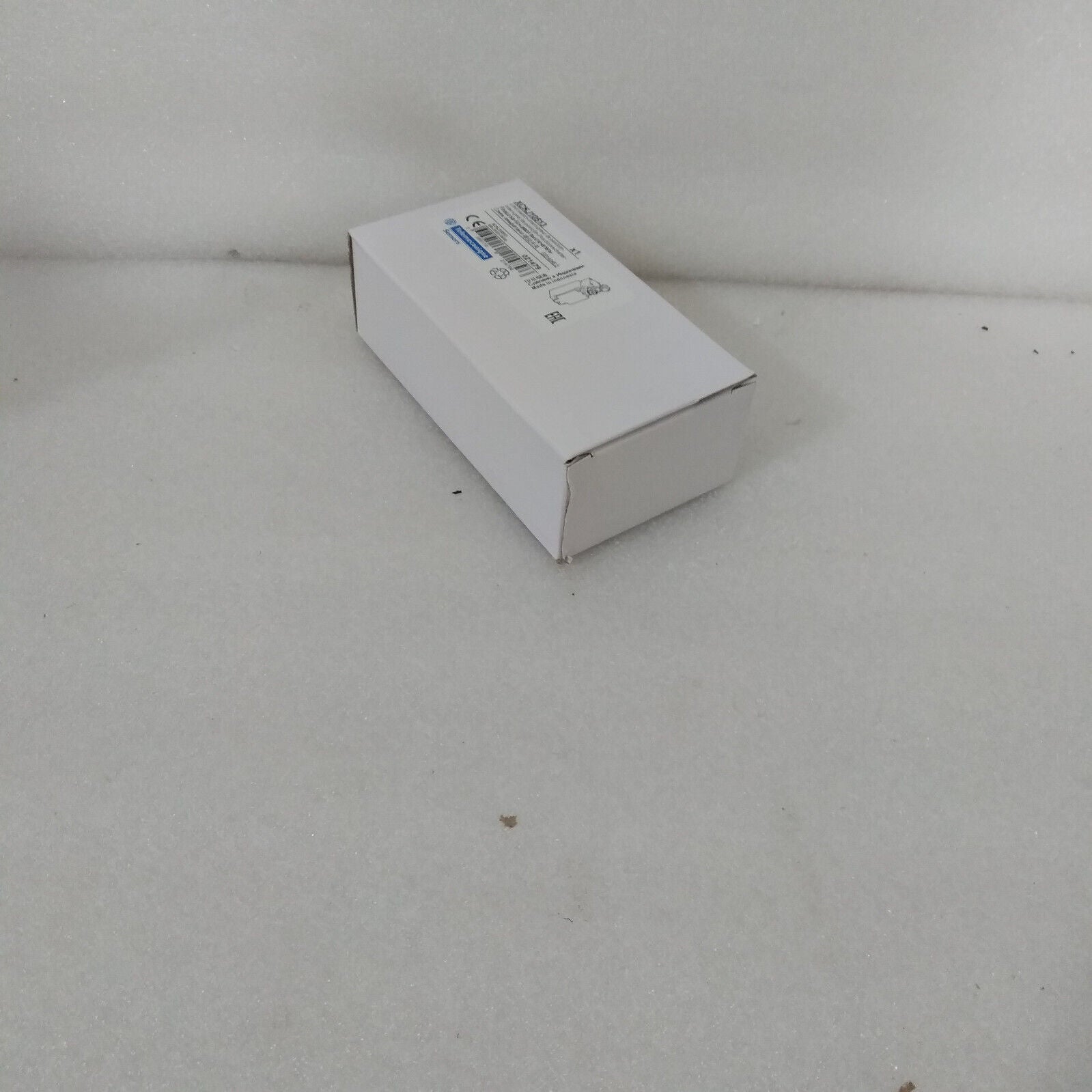 New Sent Within 24 Hours - SCH-NEIDER PLC XCKJ10513 Model Included - SCH-NEIDER PLC