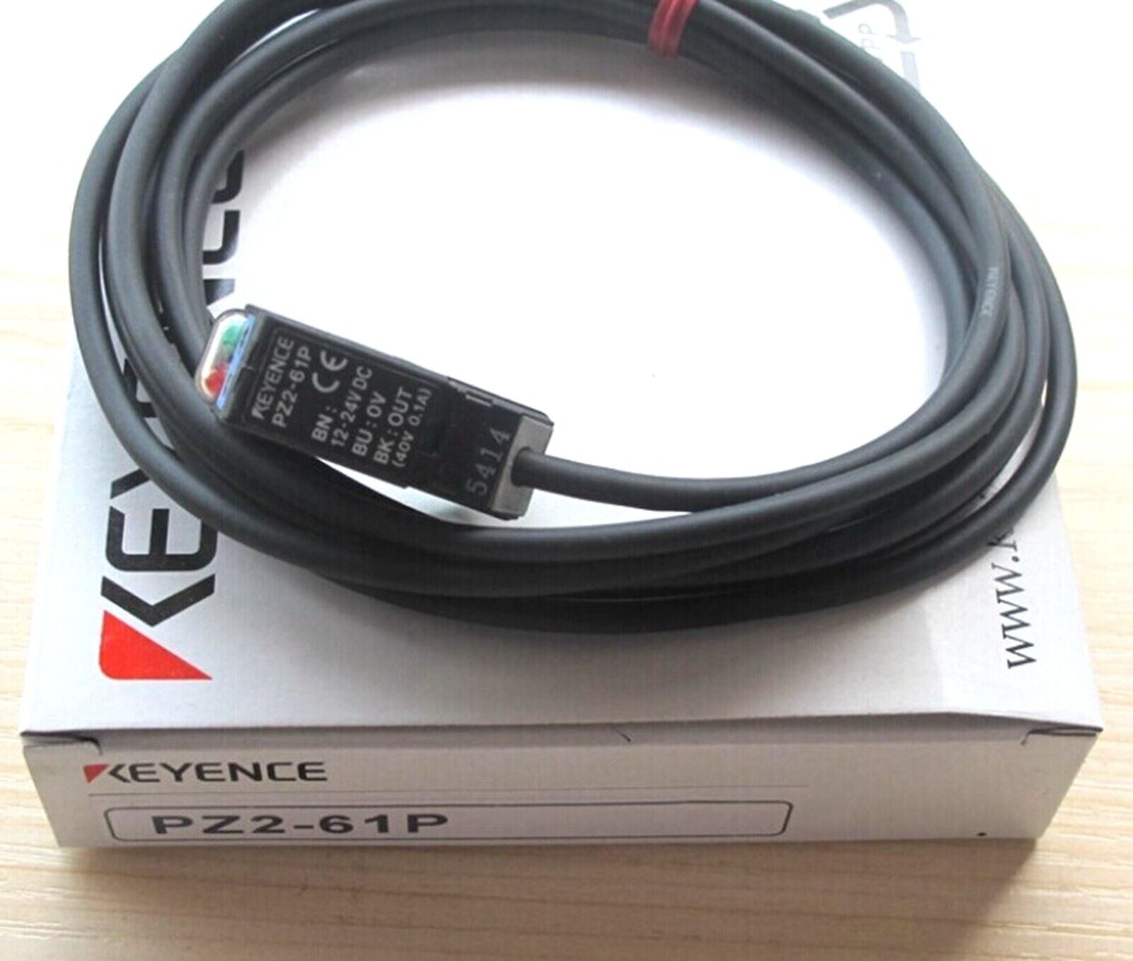 KEYENCE PZ2-61P Photoelectric Sensor - Precision Light Detection & Measurement - KEYENCE