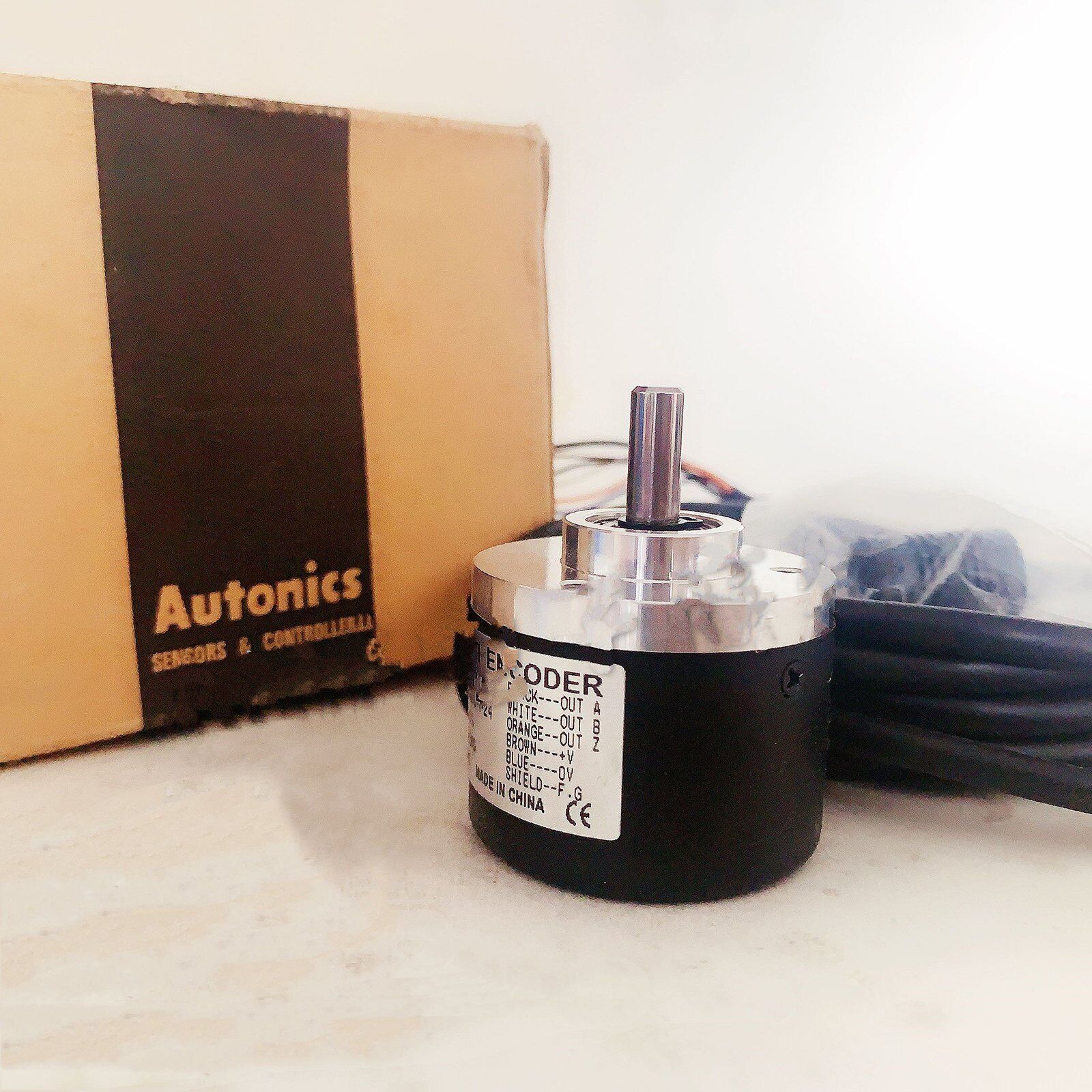 new 1PCS  Autonics E40S6-1000-3-N-5 Rotary Encoder In