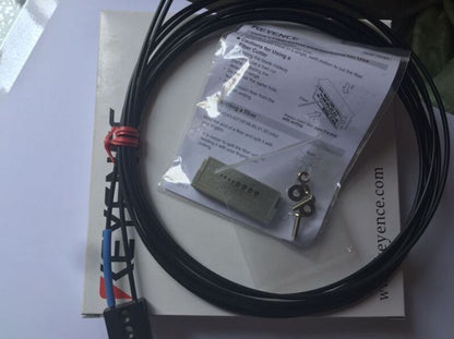 One KEYENCE FU-40S FU40S Fiber Optic Sensors  Free Shipping