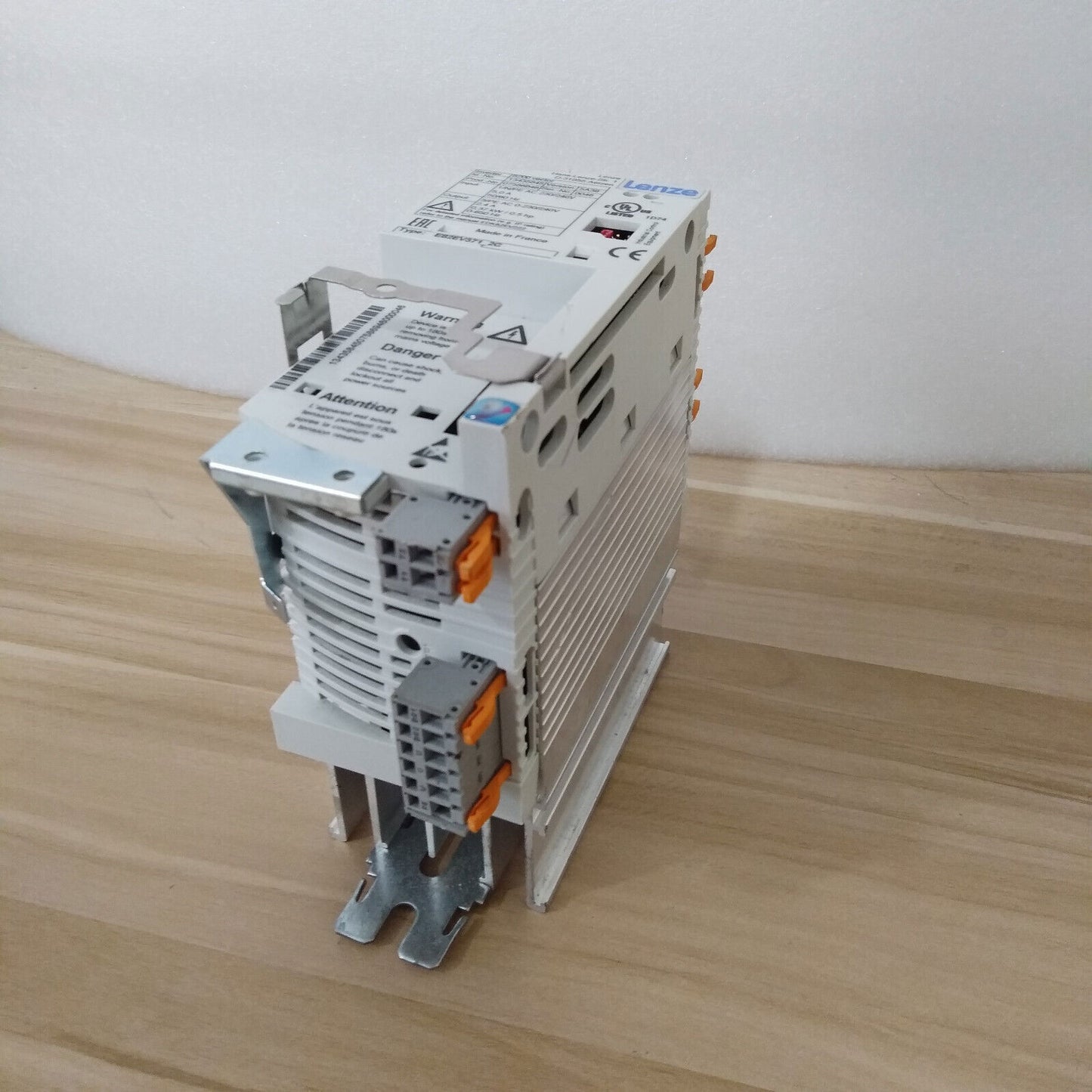 Lenze INVERTER E82EV371K2C refurbished - LENZE