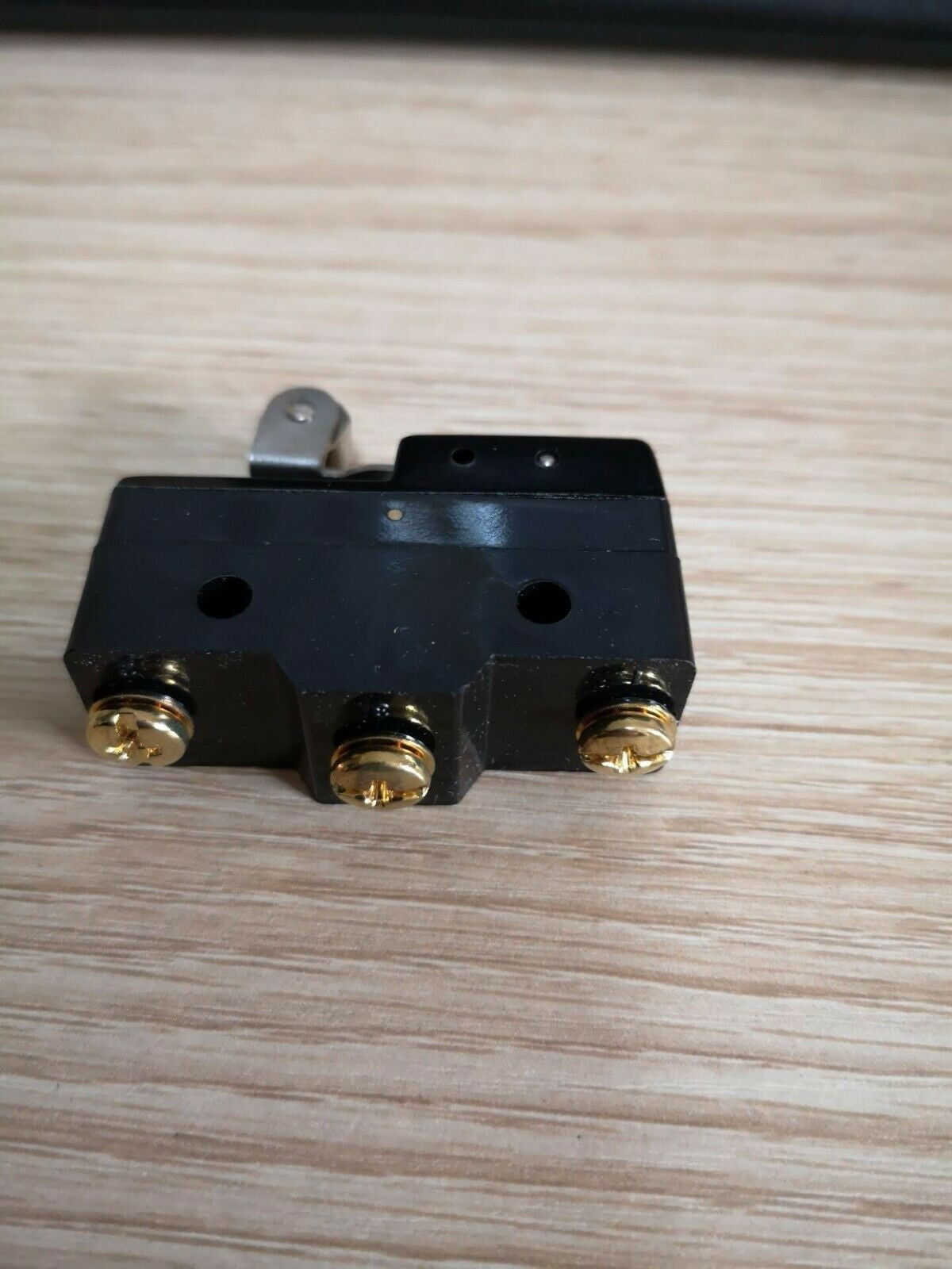 1PC  Moujen MJ2-1704-F MJ21704F Limit Switch Free Shipping