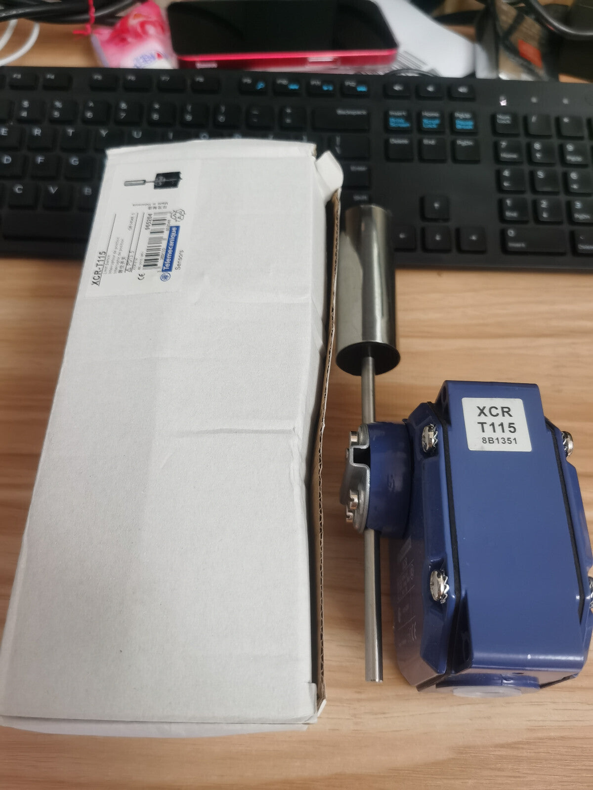 1PC  Schneider XCR-T115 XCRT115 Limit Switch In Box Free Ship
