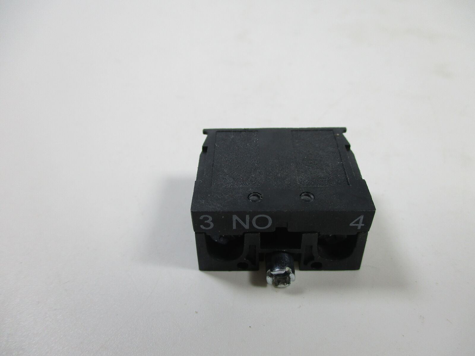 new QTY:3  FOR CHNT Emergency stop button NP2-BE101 normally open green CHNT