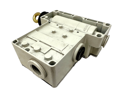 used Telemecanique XY2-CE3A010H7 Cable Pull Switch - TÉLÉMECANIQUE